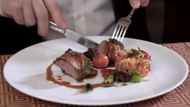 Tips Fine Dining di Rumah: Tetep Romantis, Bro!